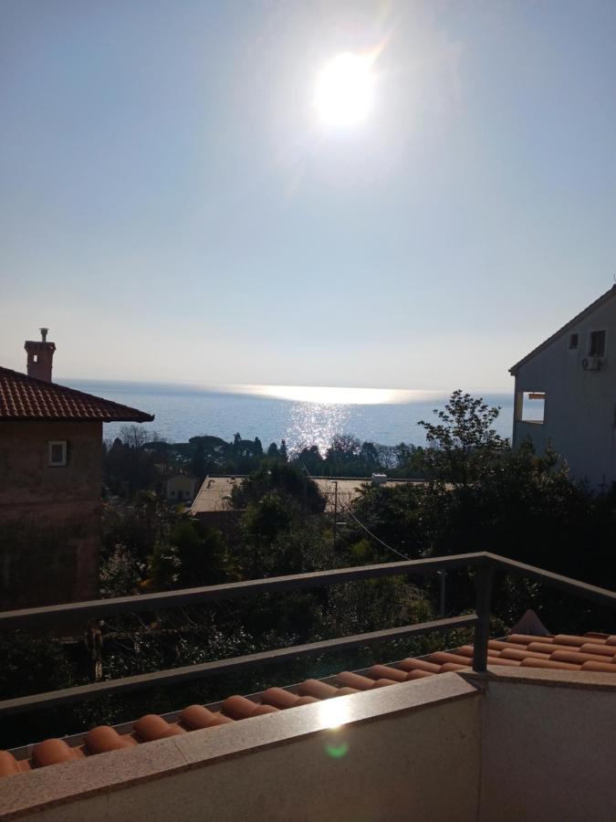 Apartment Lady Daniela Mit Meerblick In Lovran Kültér fotó